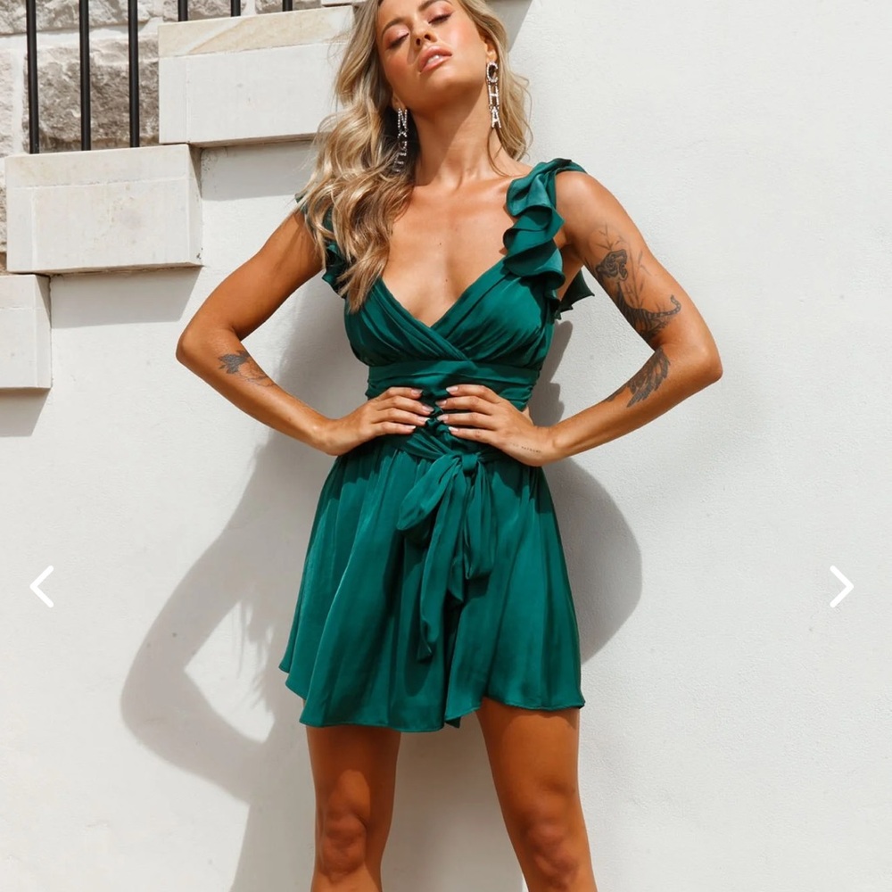 Lola Ruffle Shoulder Ruched Dress Small - Picture 4 of 14